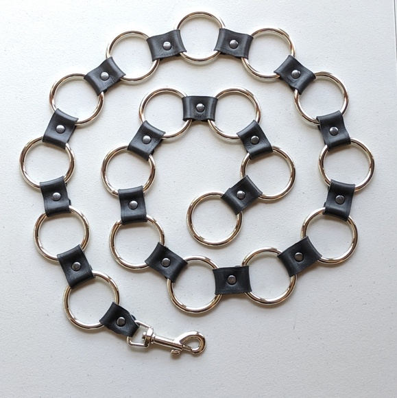 Black leather and "O" ring belt - Picture 3 of 5